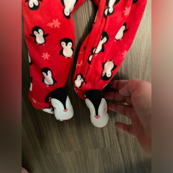 Carter's Red and White Footies One Piece with Penguin Pattern size 6/9 M - NWT - Picture 3 of 6